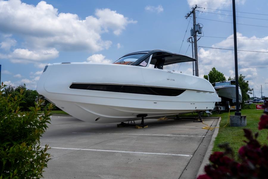 2025 INVICTUS TT430S on display at the Big Thunder Marine Fall Boat Show