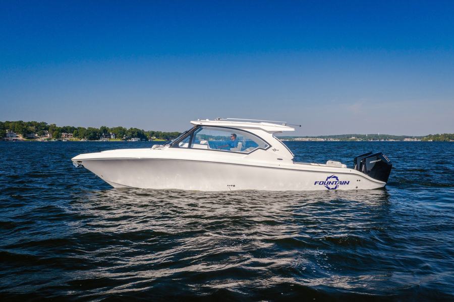 2026 FOUNTAIN 39 DX on display at the Big Thunder Marine Fall Boat Show
