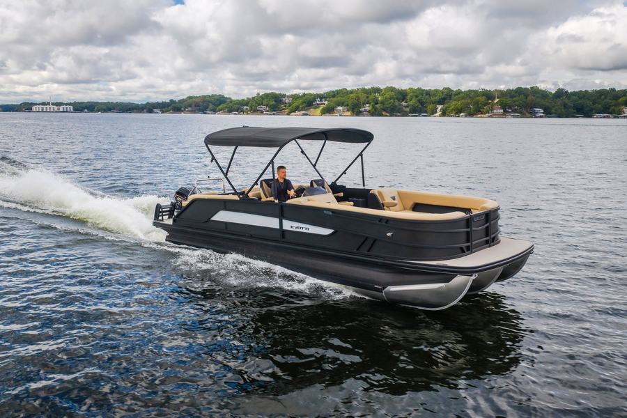 2026 EVOTTI 525 on display at the Big Thunder Marine Fall Boat Show